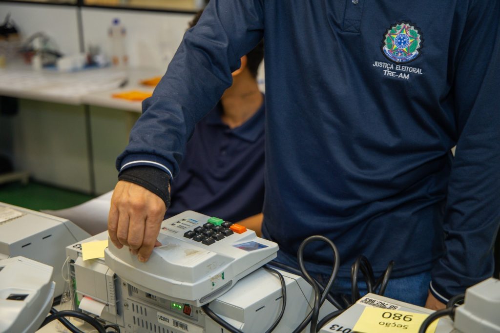 30 anos da urna eletrônica: Segurança e acessibilidade no sistema de votação