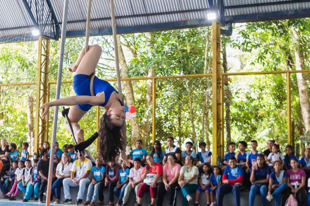 Festival Feminino de Artes Circenses encanta público na zona rural de Manaus