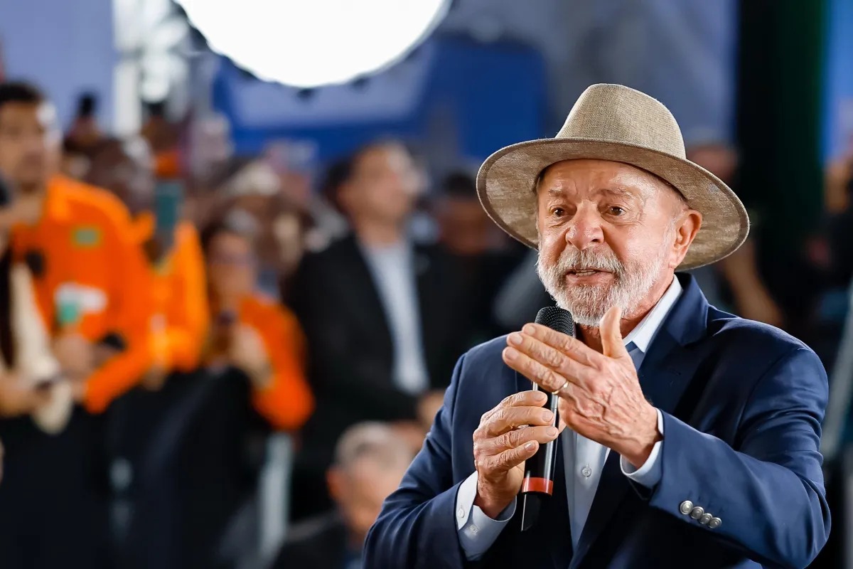 Lula diz que fim da escala 6x1 não será imposto “na marra”