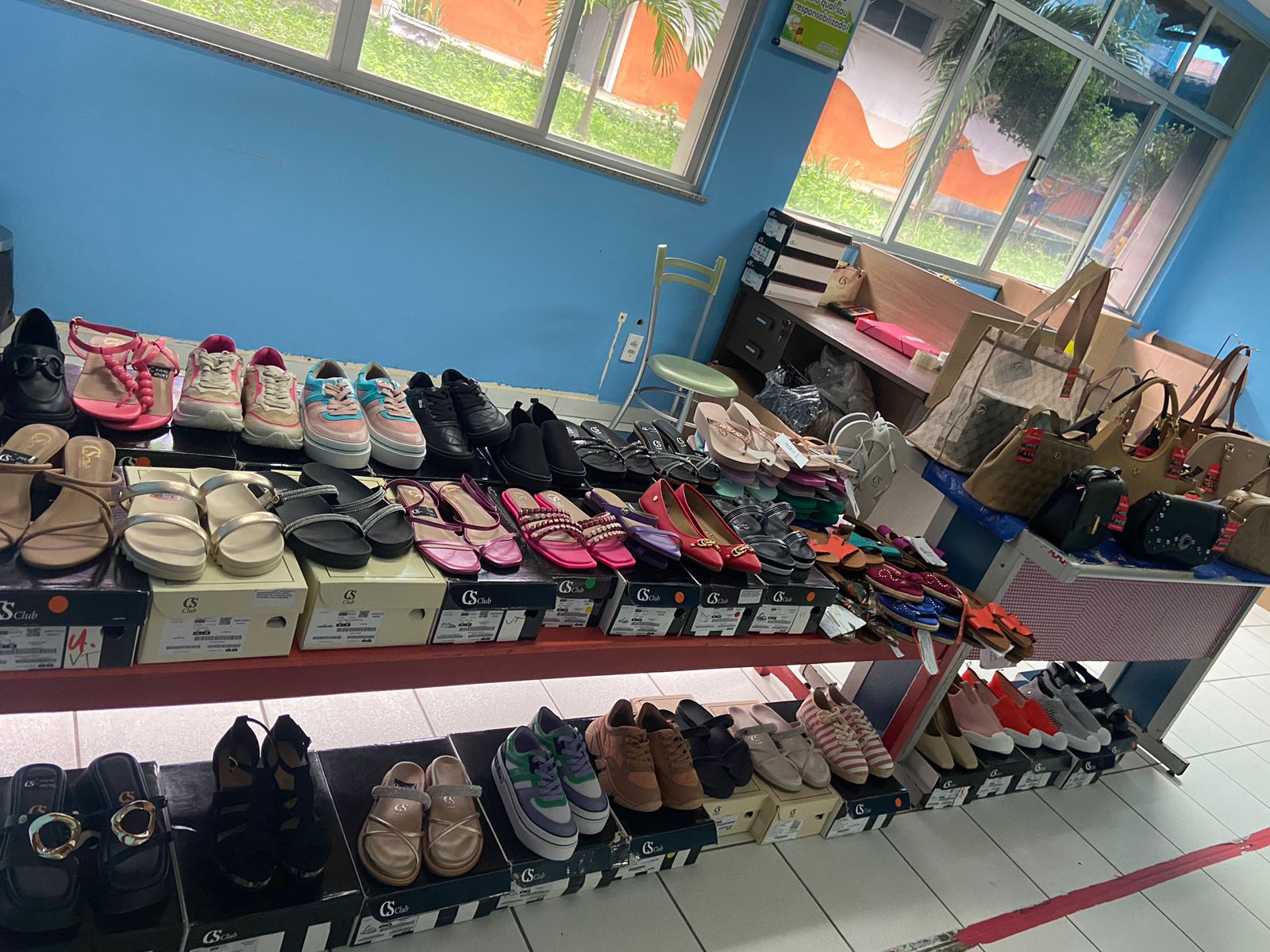 Bazar beneficente da Apae Manaus arrecada recursos para projetos sociais