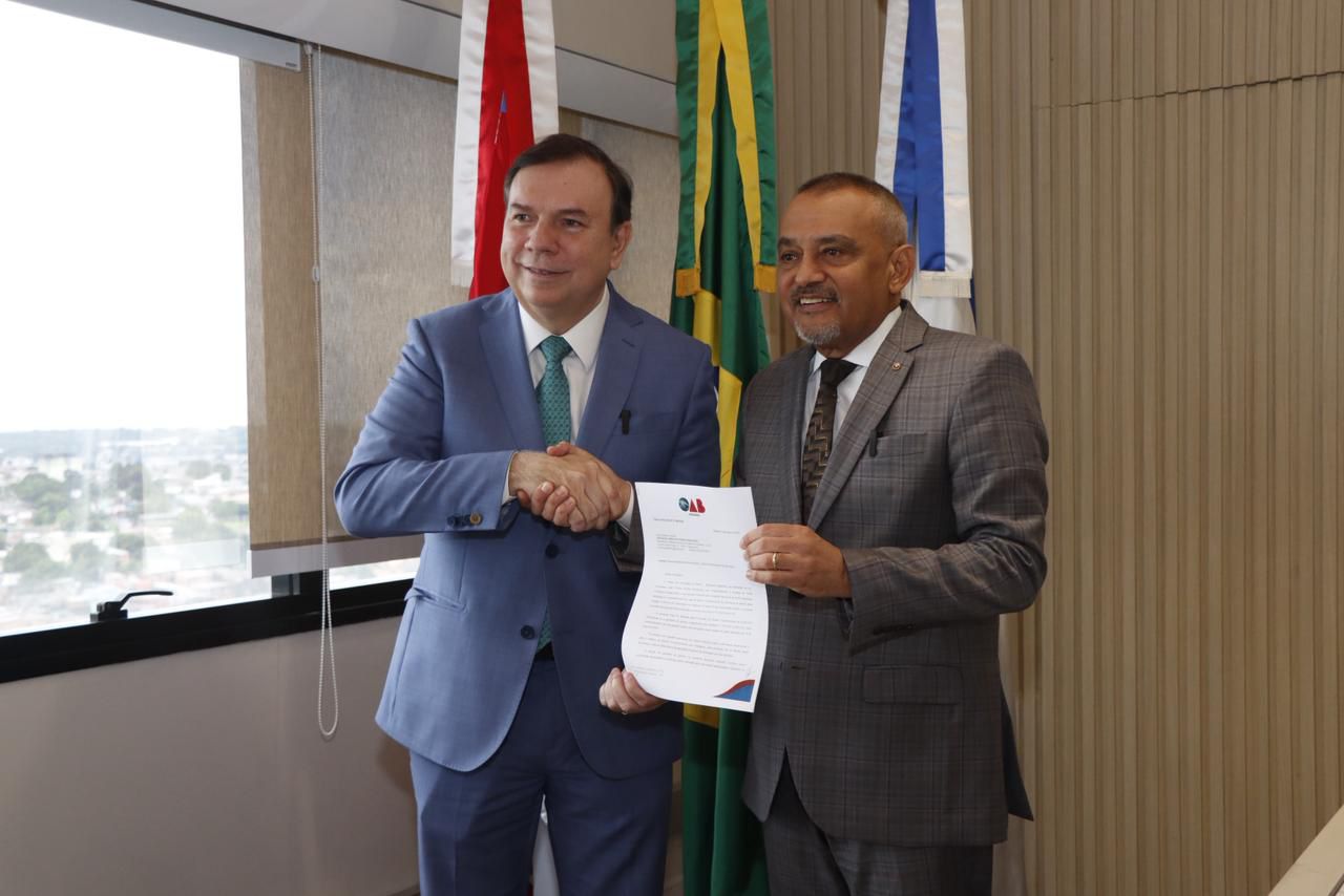 OAB Amazonas entrega lista sêxtupla ao TJAM