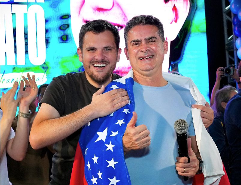Augusto Cury destaca desenvolvimento humano em evento político