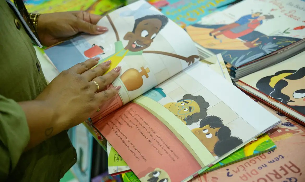 Bienal amplia alcance em escolas públicas