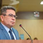 Silêncio sobre Tadeu de Souza repercute em evento político